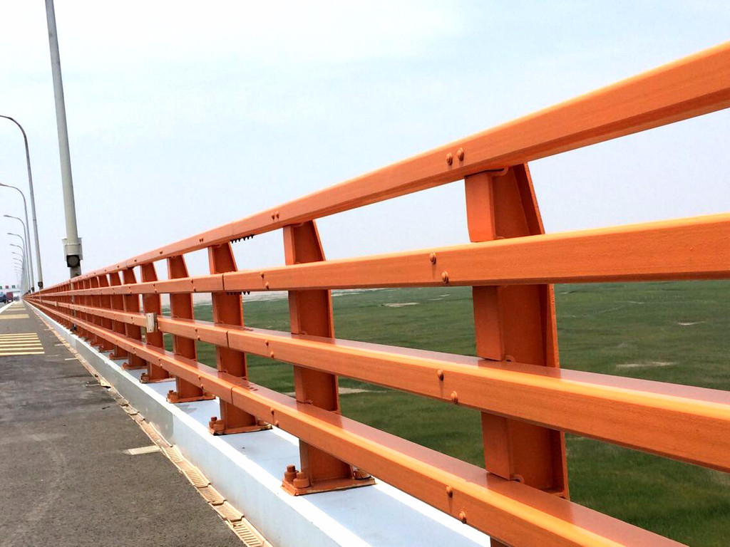 洛阳市老城区国标镀锌护栏板每吨价格2023已更新（今日/价格）
