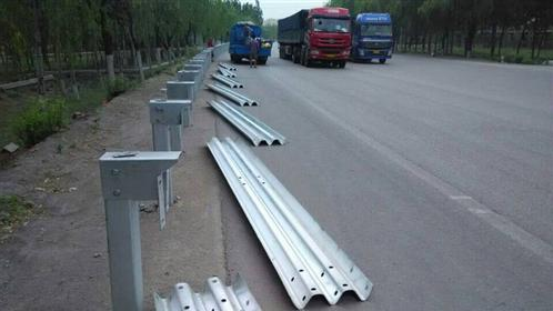 济宁市兖州区高速护栏板波形护栏销售及施工2022已更新（今日/处理）