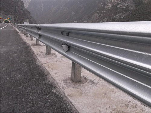 益阳赫山国标镀锌护栏板每吨价格2023已更新（行情）