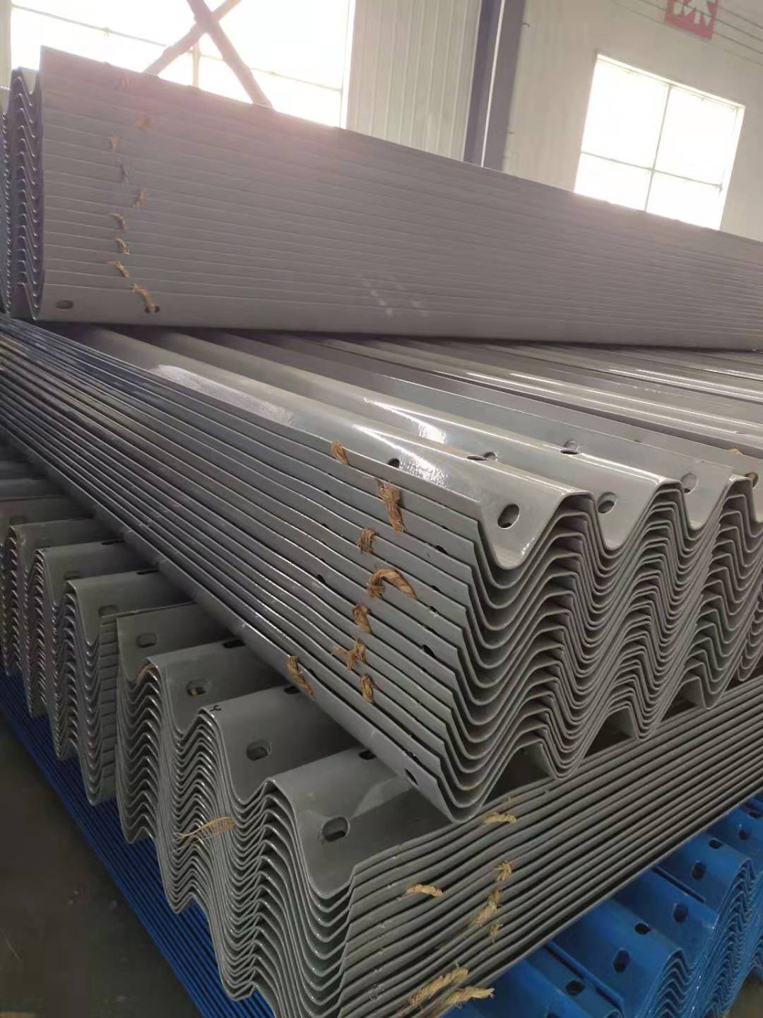 芷江侗族自治县国标镀锌护栏板每吨价格2023已更新（今日/热点）