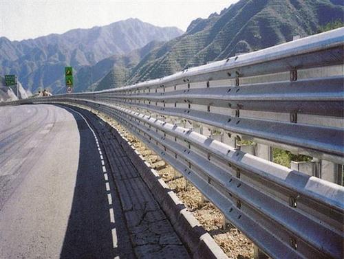 许昌市鄢陵县高速公路护栏板多少钱一米2022已更新(今日/趋势)