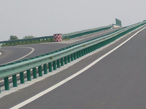 淮南市谢家集区高速公路护栏板多少钱一米2023已更新(今日/行情)