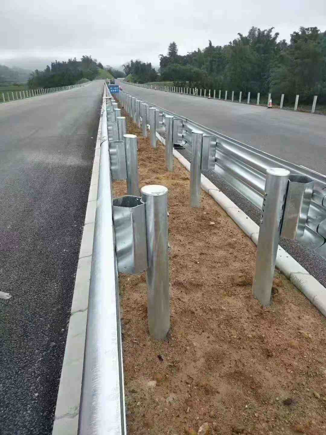昌乐县高速安保护栏板厂家电话2022已更新（今日/价格）