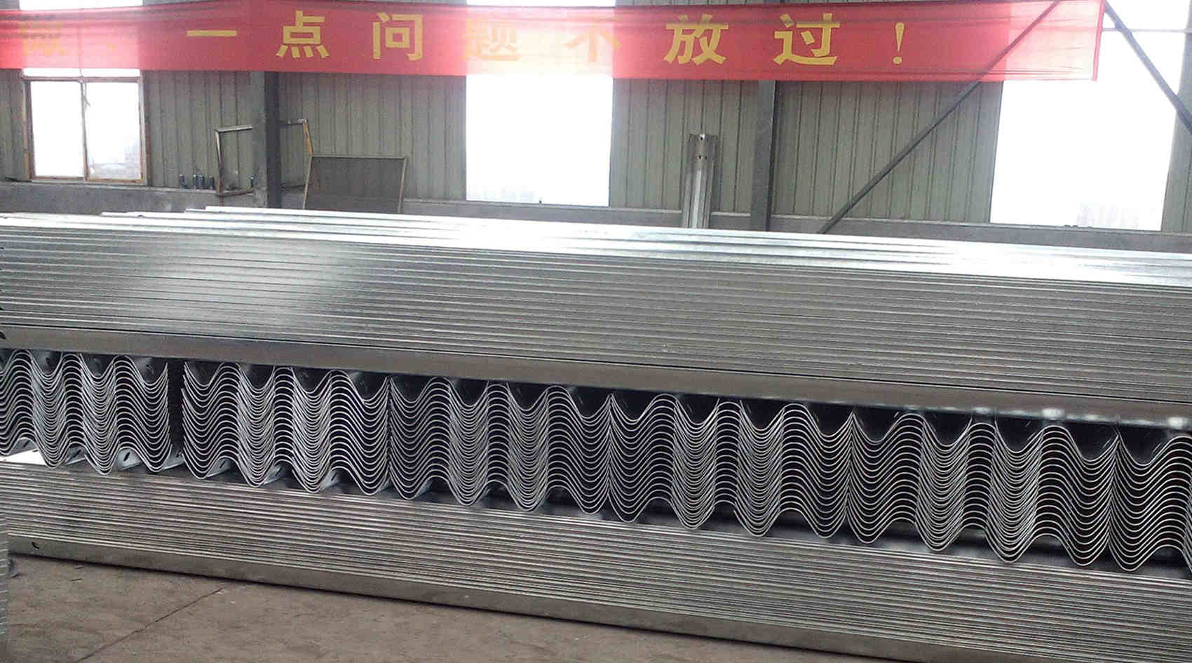 海西蒙古族藏族自治州乌兰县镀锌喷塑护栏板每吨价格2023已更新（今日/价格）