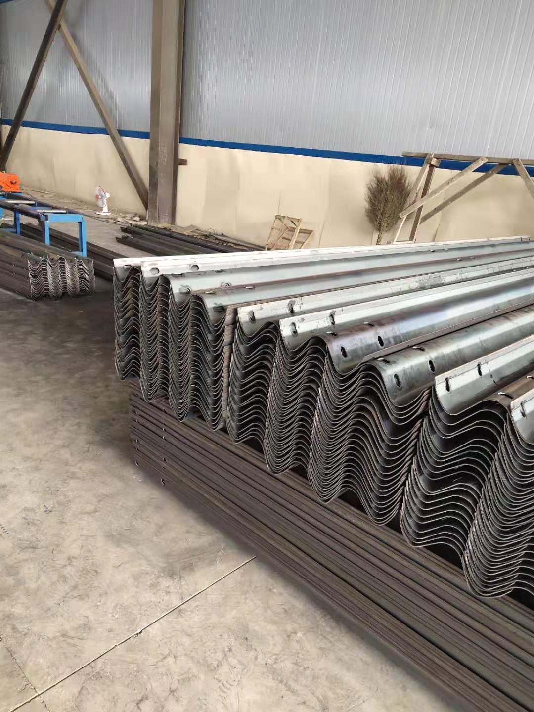 泸州波形梁锌钢护栏板材料及安装价格2023已更新（今日/行情）