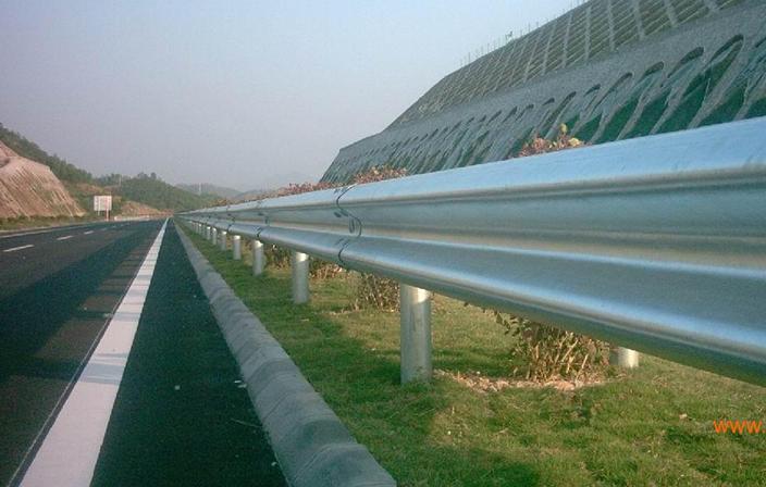 佳木斯市郊区波形护栏板施工多少钱一米2022已更新(今日/观察)