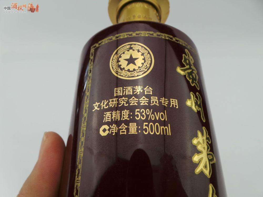 杭州西湖15年茅台酒瓶回收【益农】杭州回收整箱80年茅台酒