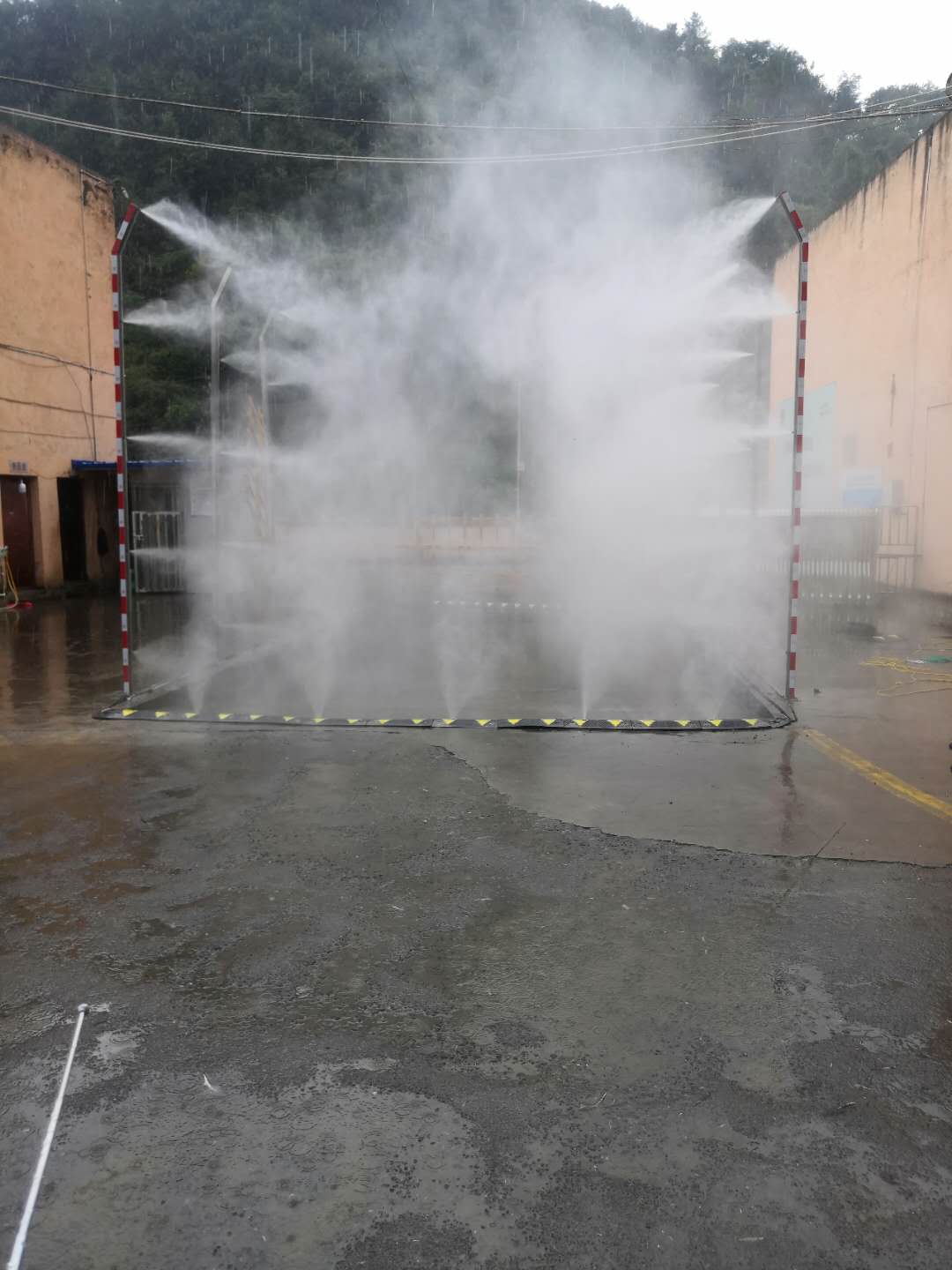 贵州省遵义市养鸡场消毒降温车辆喷淋消毒系统厂家批发