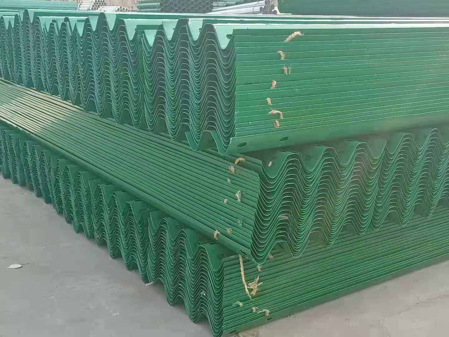 榆林市佳县镀锌喷塑波形护栏板每米价格2022已更新（今日/热点）