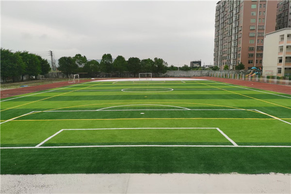 随州7人制足球场人工草坪安装方法
