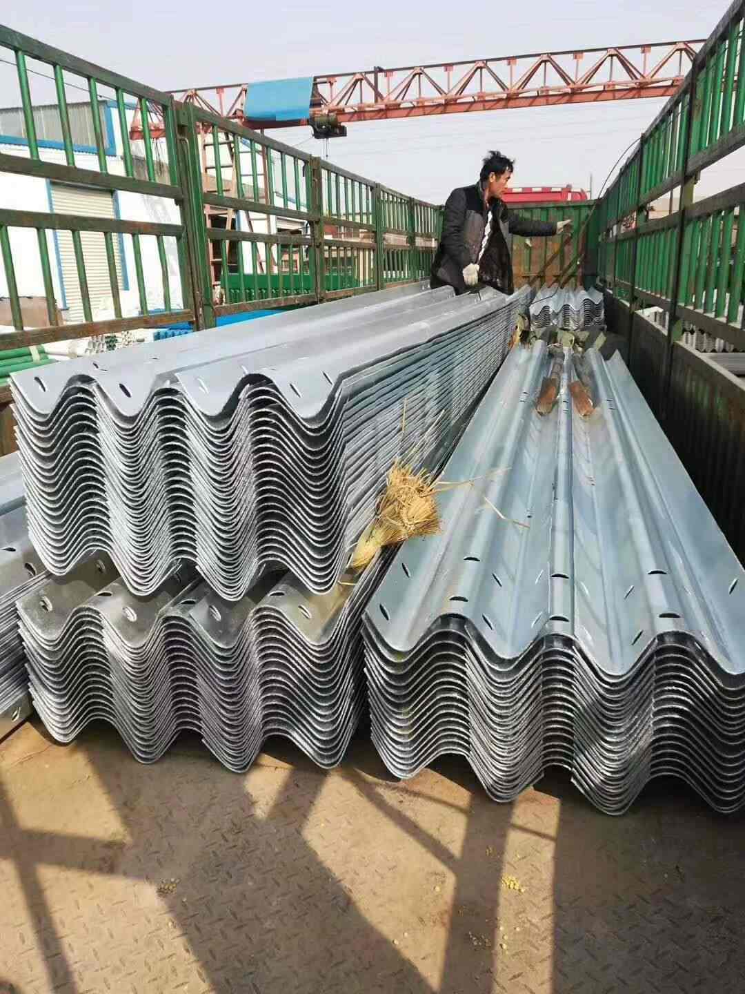 金华市婺城区波形梁锌钢护栏板厂商出售价格2022已更新原创（今日/动态）