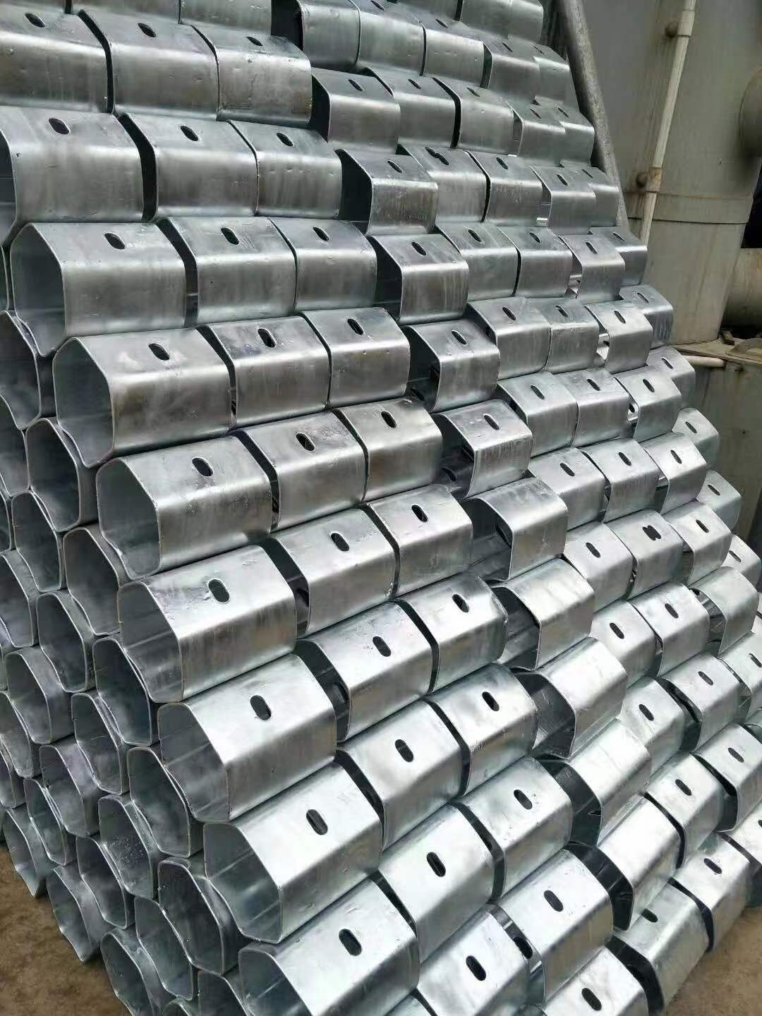 清原热镀锌锌钢护栏板每吨价格2023已更新（今日/行情）
